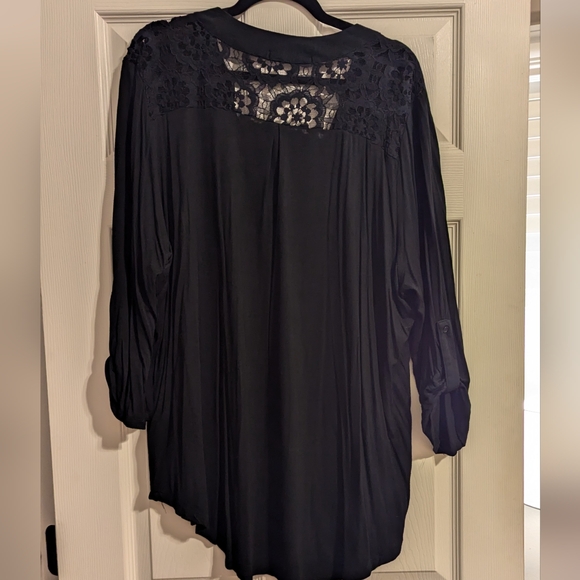 Black Top with Lace Detail from Kohl's size 3xl - Picture 6 of 7